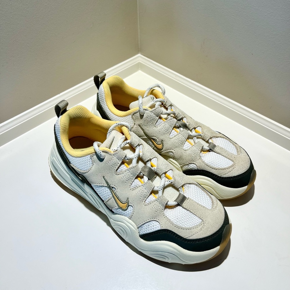 Nike Tech Hera Sneakers